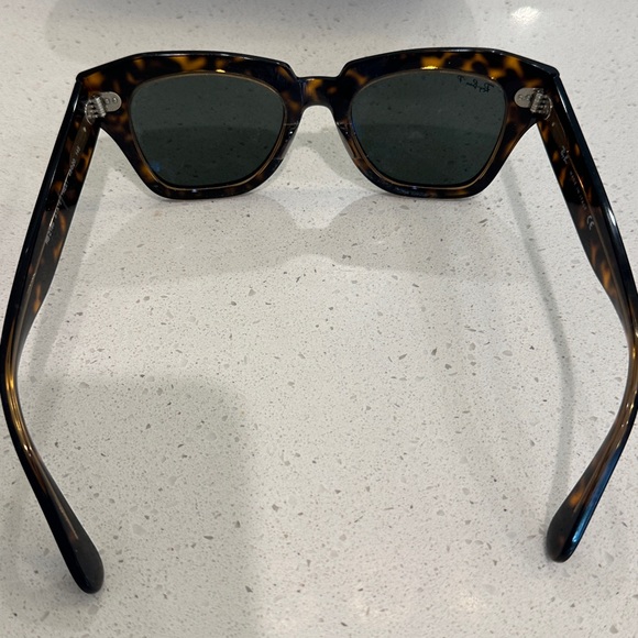 Ray-Ban Classic Sunglasses- brown tortoise shell frame - Picture 3 of 5